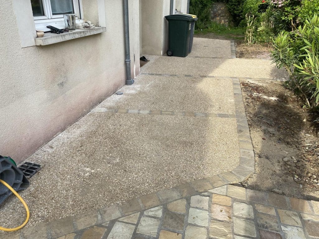 Terrassement Joseph Gauthier : allée pavée sur chape béton maigre - 91 Orsay